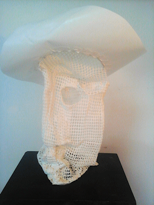 Skulptur af Martin Bruggisser: Så hatten passer, 2015